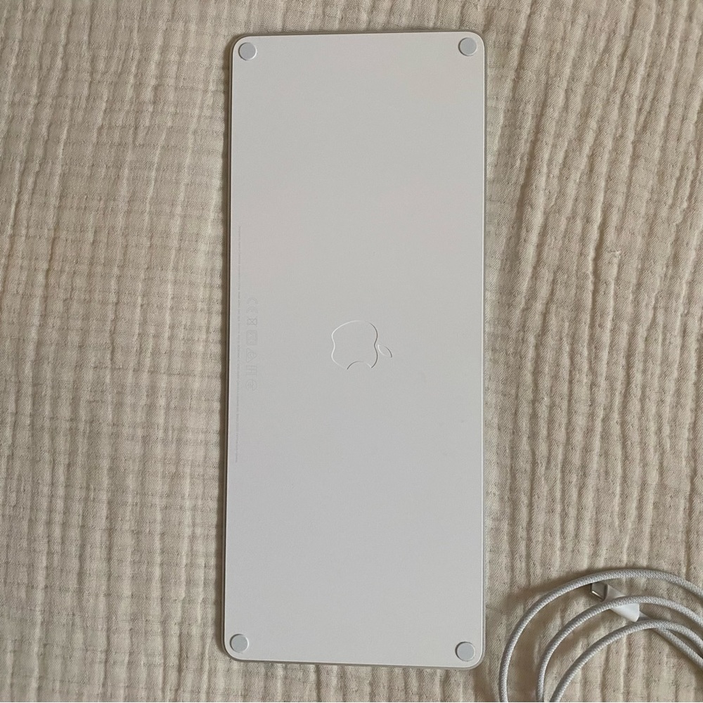 Apple Magic Keyboard - Picture 2 of 2